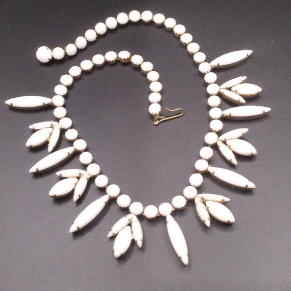 Vintage Milk White Glass Necklace - Picture 1 of 4